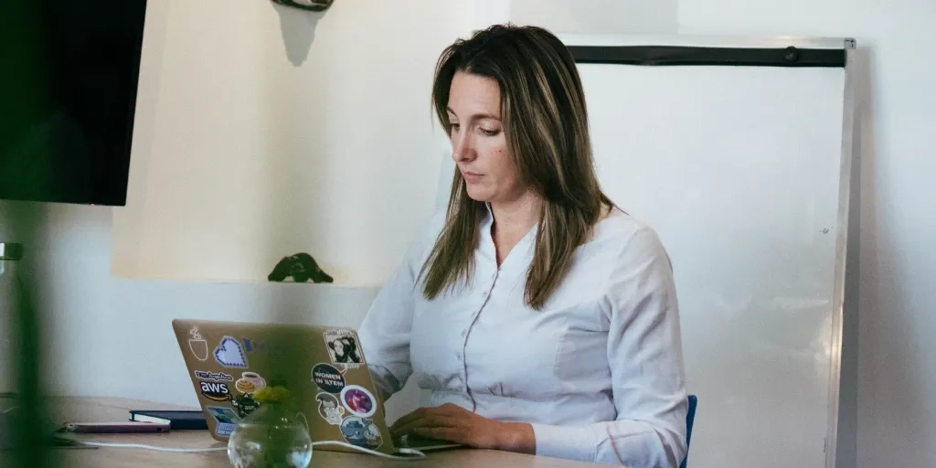 Cost control mechanisms and usage limits in aprendiz: transparency and efficiency in educational AI